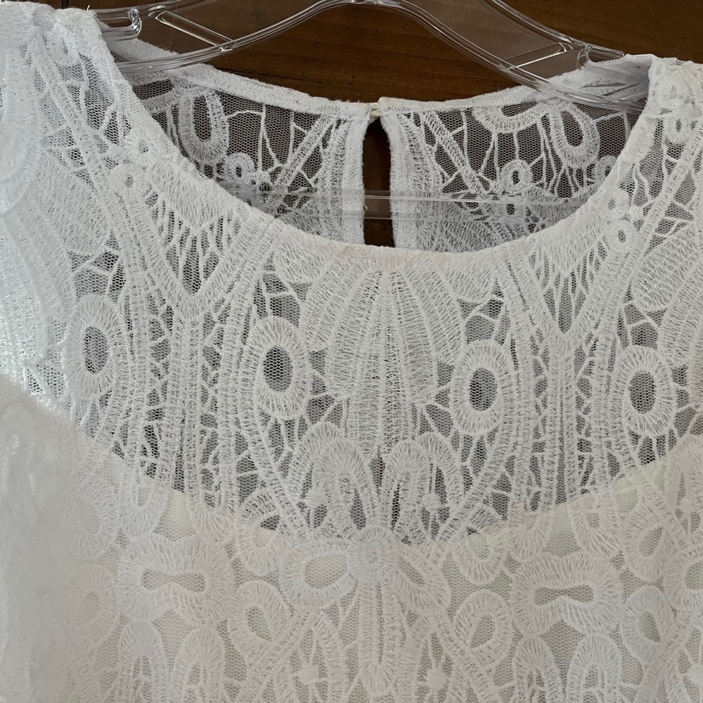 Vintage White House Black Market Ecru lace dress with scalloped hemline sz.10